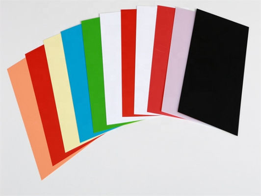 A folha plástica de cobertura cor-de-rosa amarela vermelha preta branca 48X48 do ABS coloriu